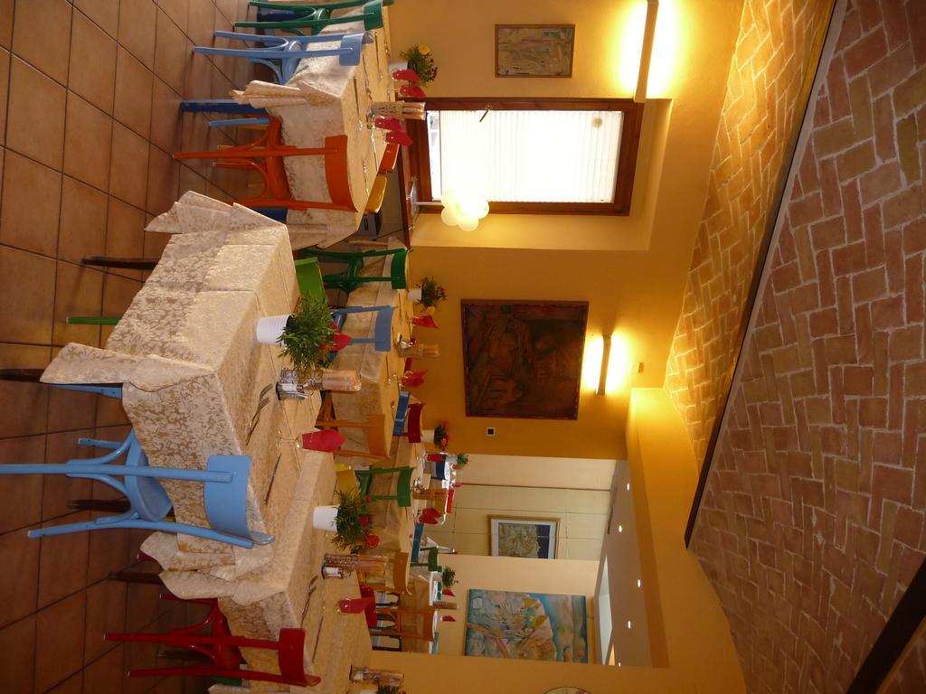 Albergo Ristorante Corsini パヴッロ・ネル・フリニャーノ エクステリア 写真