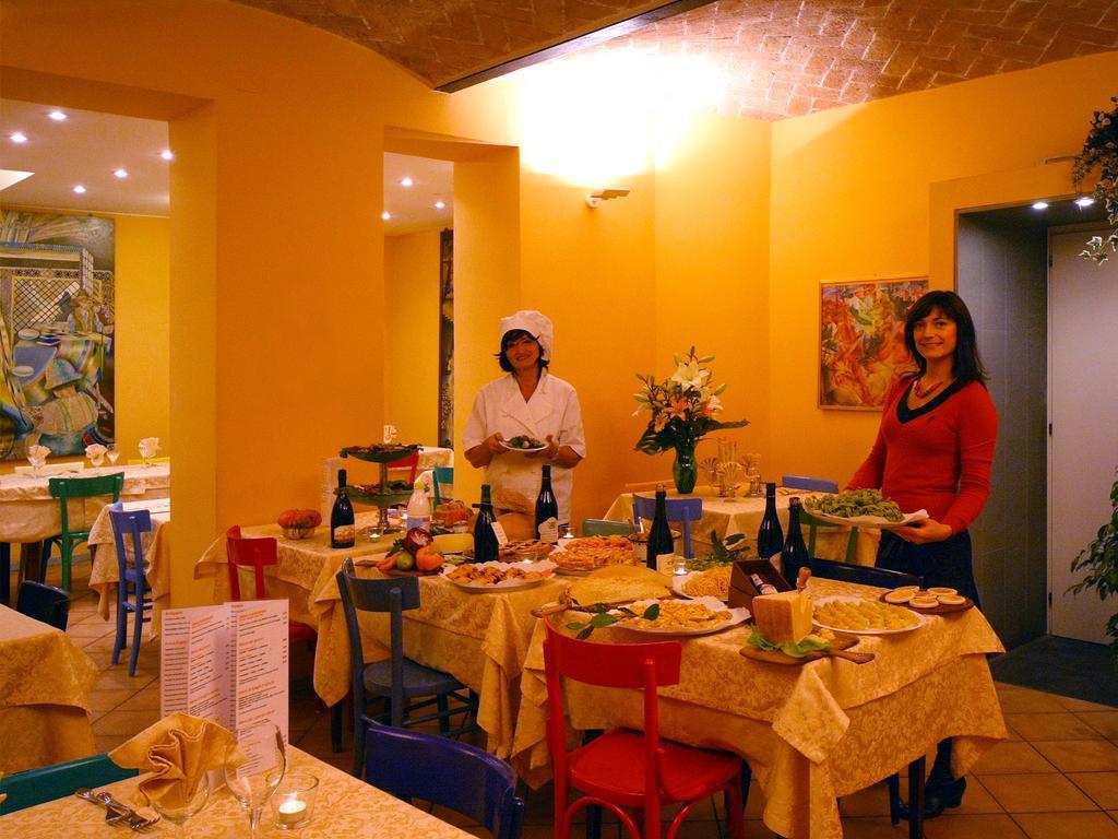 Albergo Ristorante Corsini パヴッロ・ネル・フリニャーノ エクステリア 写真