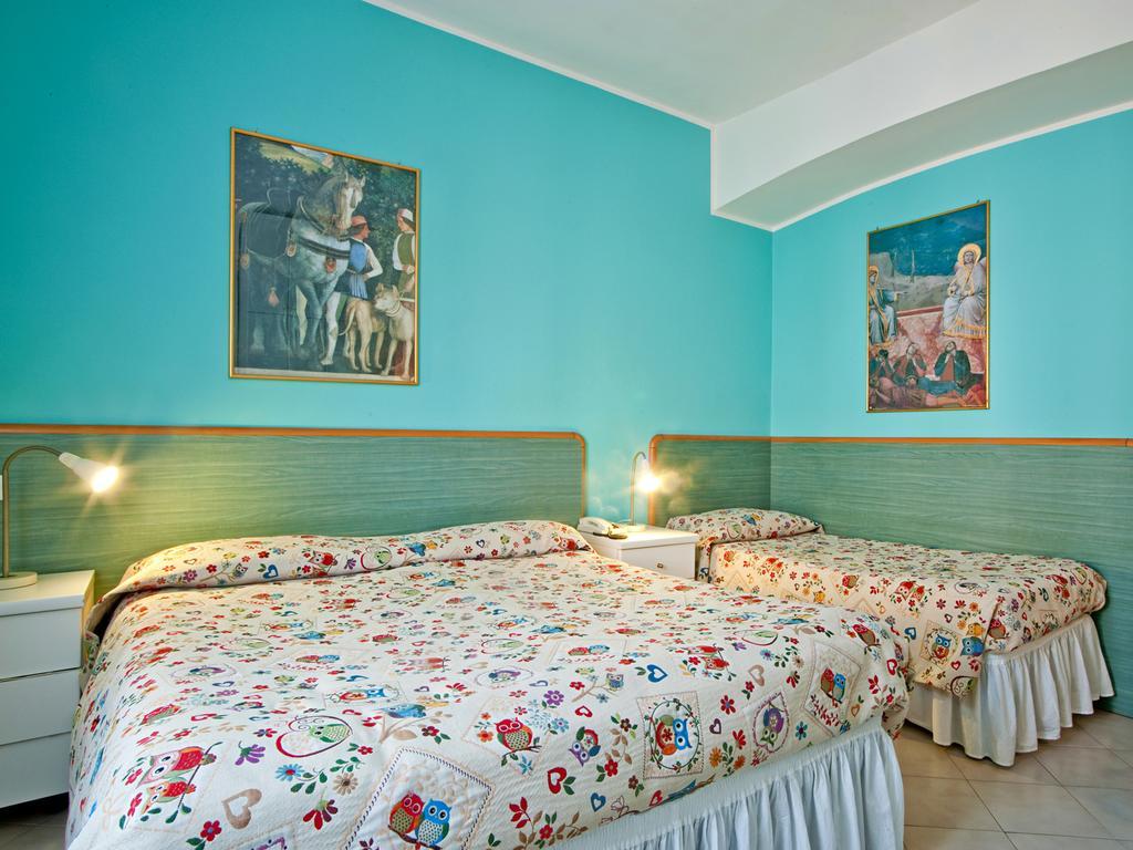 Albergo Ristorante Corsini パヴッロ・ネル・フリニャーノ 部屋 写真
